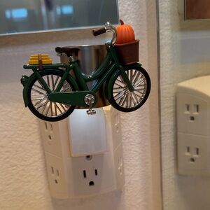Bath & Body Works Green Bicycle Hook with Pumpkin Basket